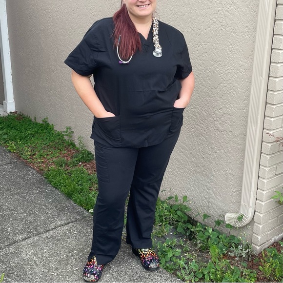 🖤 SET of Black Dickies 2X Scrubs with Flare Leg Cargo Pants & Two Pocket Top - Picture 2 of 11